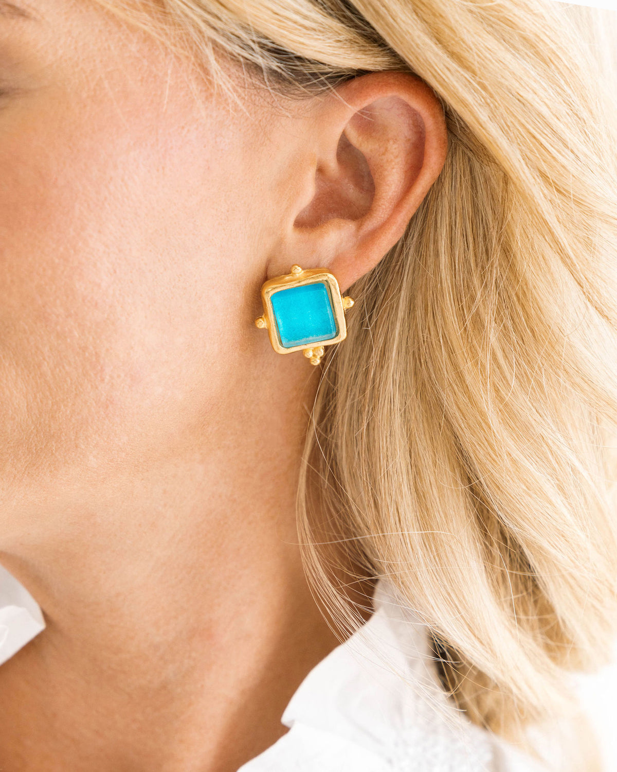 Caribbean Blue + Clip Back