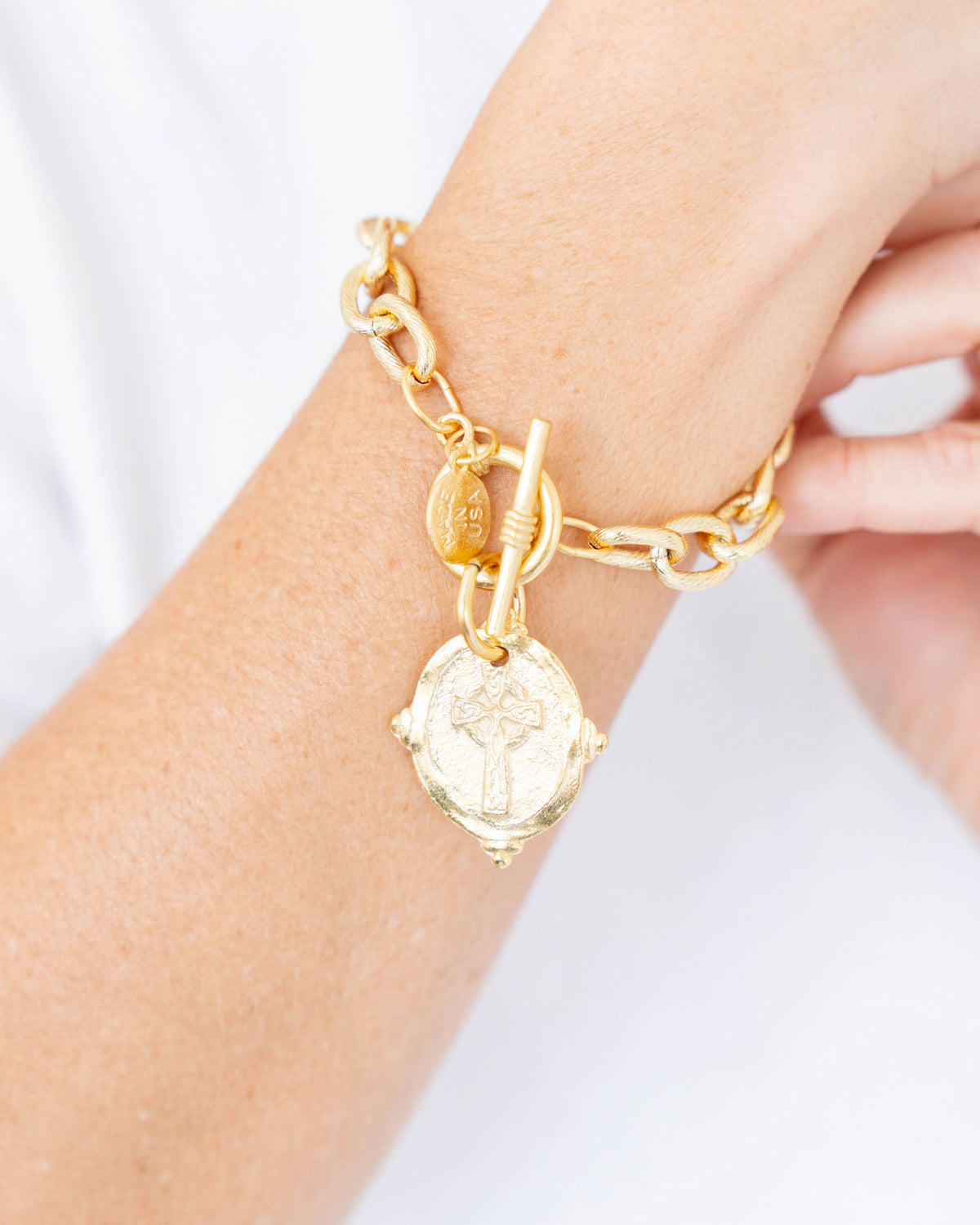 Cross Intaglio Toggle Bracelet