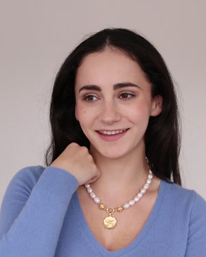 Oyster Plate Pearl Necklace