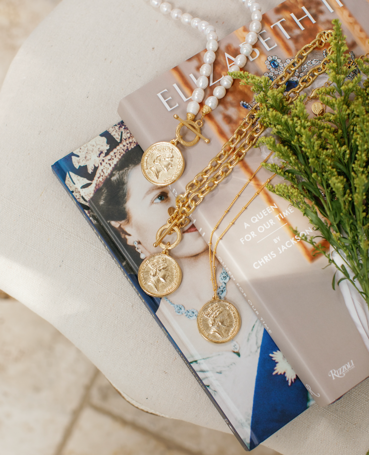 Queen elizabeth gold coin necklace online